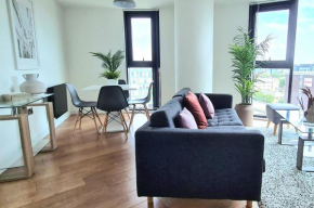 City Centre 2 Bedroomed Apartment - Great views - wifi